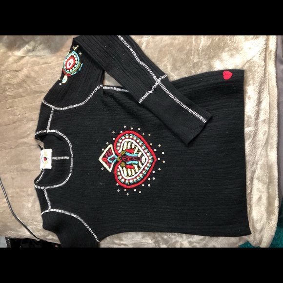 Size S twisted heart 100% cashmere sweater. - Picture 2 of 16